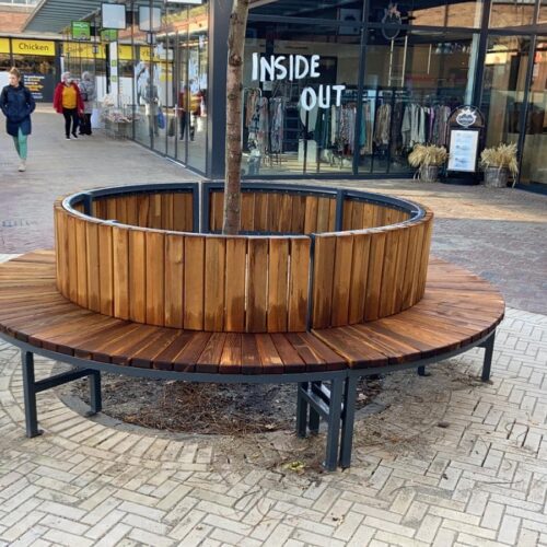 Ronde Boombank Carin 20 Een fraaie boombank, die uitstekend past in rustieke omgevingen met een buitendiameter van maar liefst 3 meter.